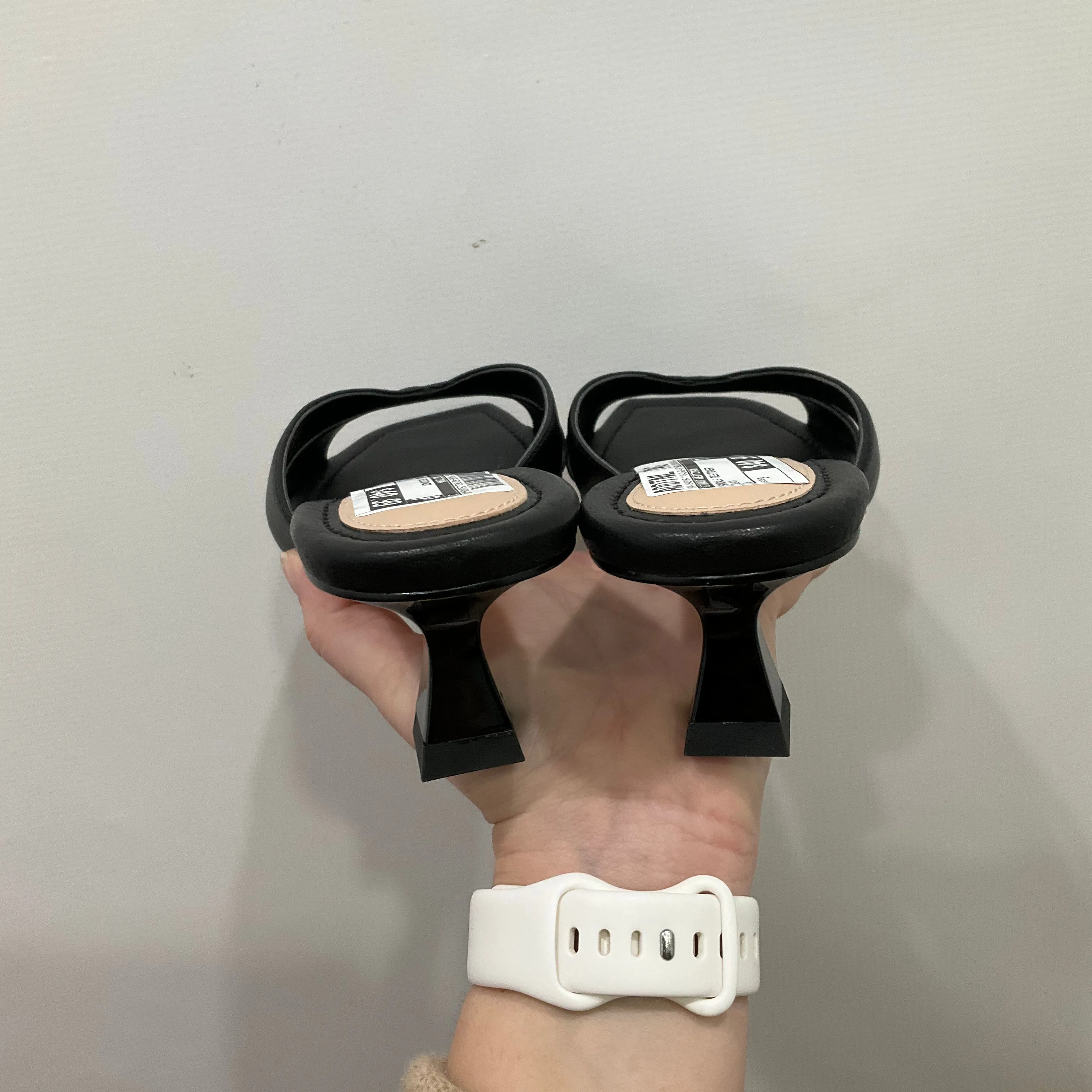 SANDALS DESIGNER by STUART WEITZMAN In BLACK, Size: 8
