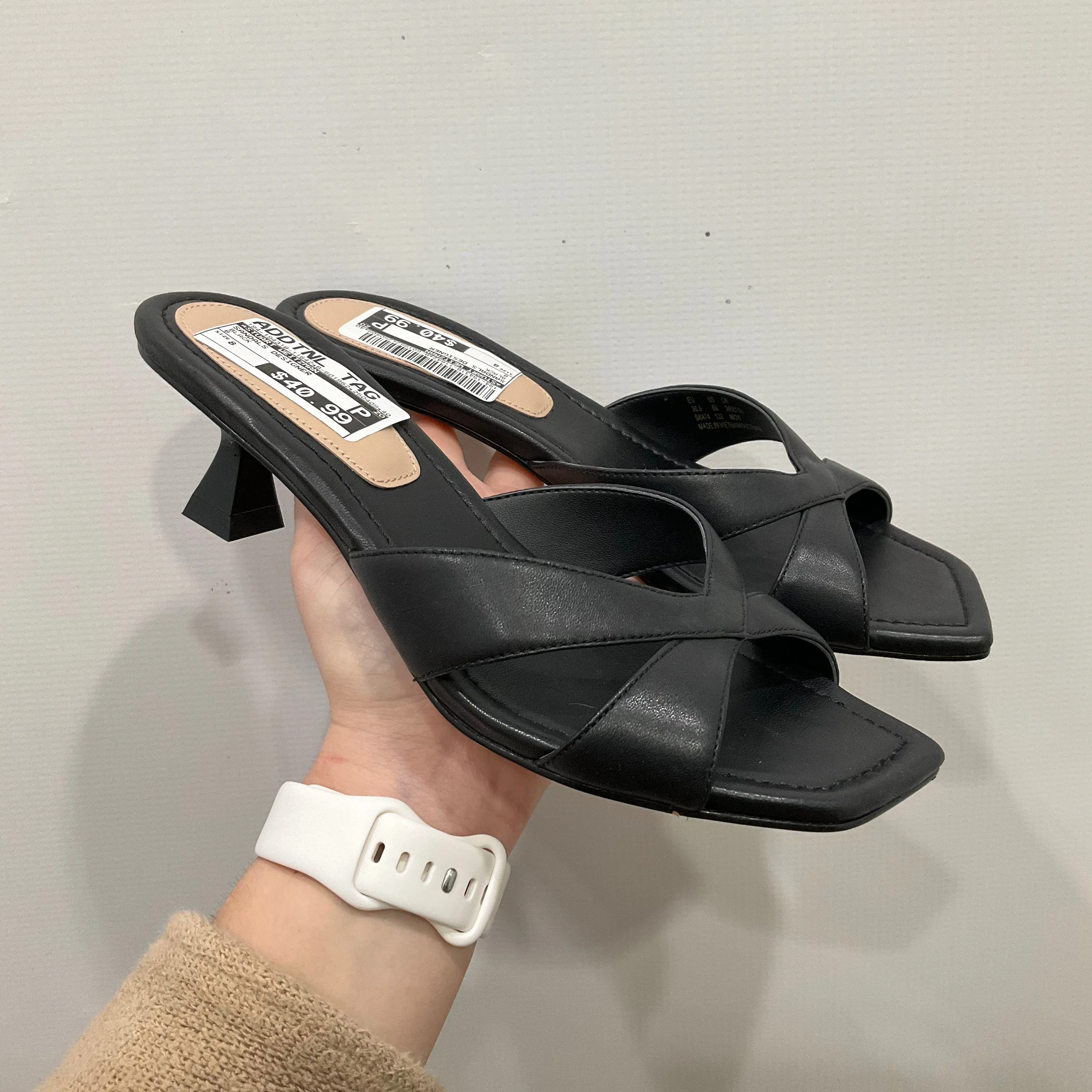 SANDALS DESIGNER by STUART WEITZMAN In BLACK, Size: 8