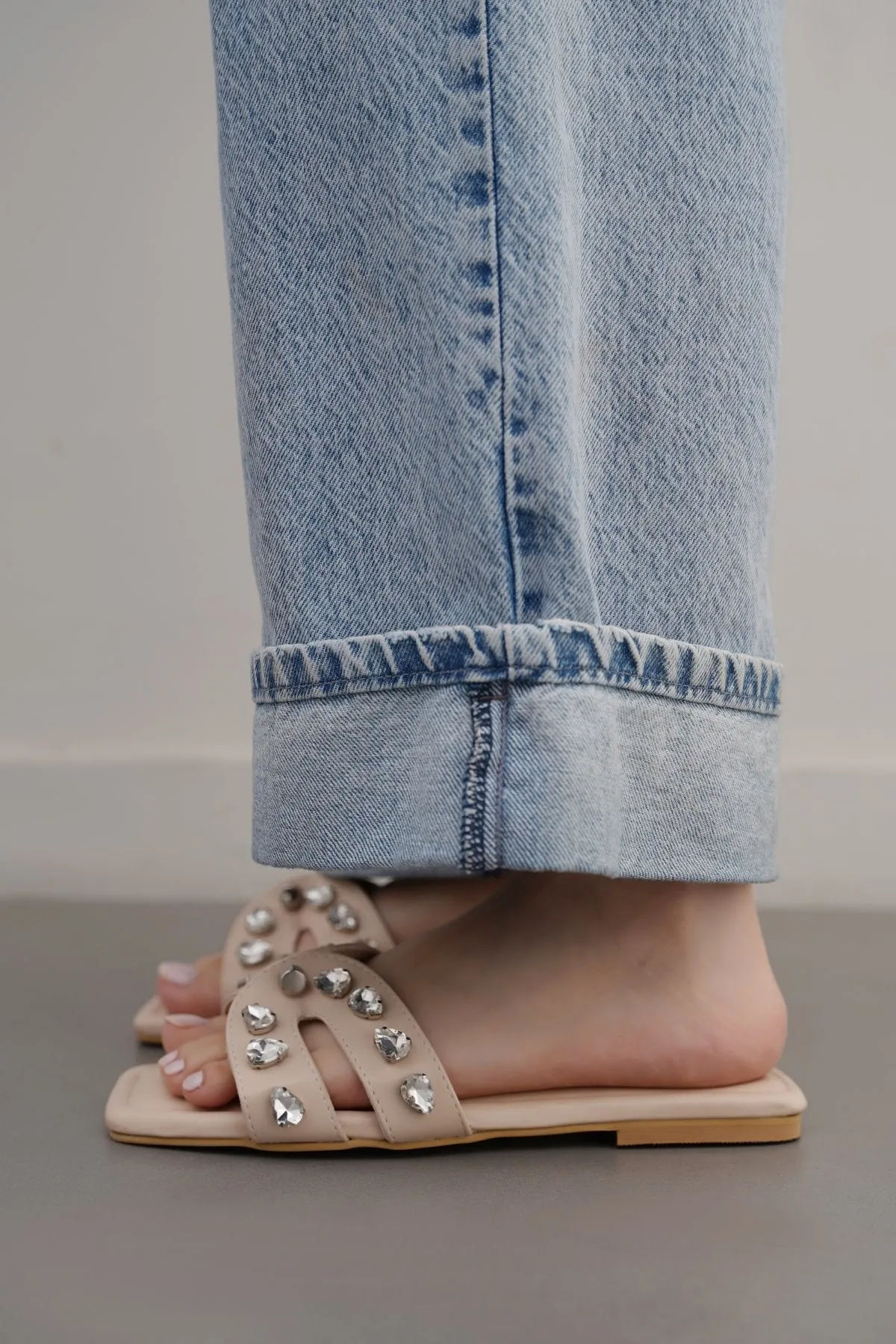 STUDDED CRYSTAL SLIDES